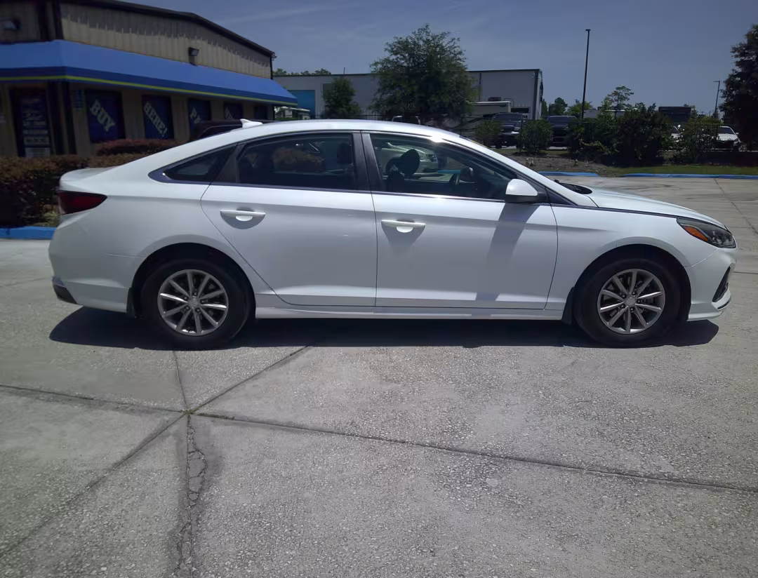 2019 Hyundai Sonata - 5NPE24AF5KH740563 - Image #3